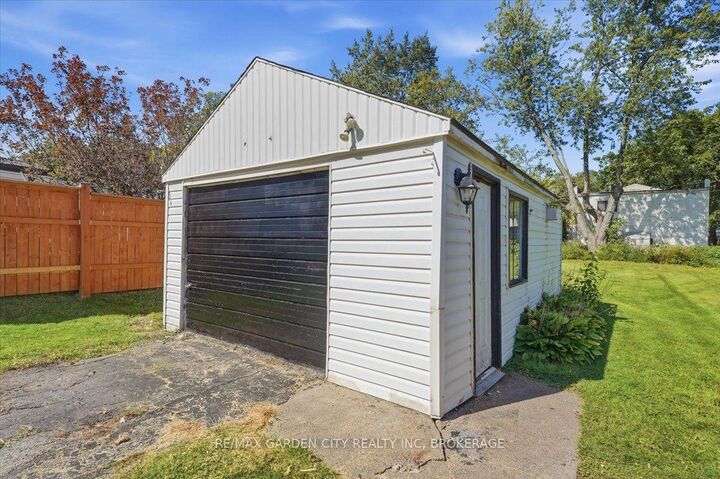 Property Photo: 41 Port Robinson Road ON L0S 1E0