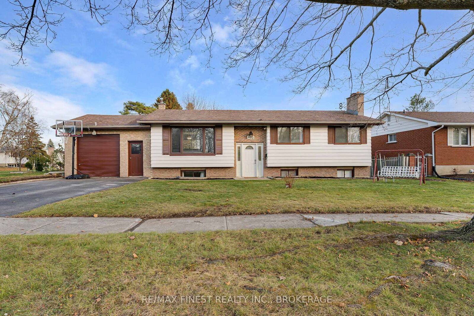 Property Photo:  602 Watford Place  ON K7M 5W8 