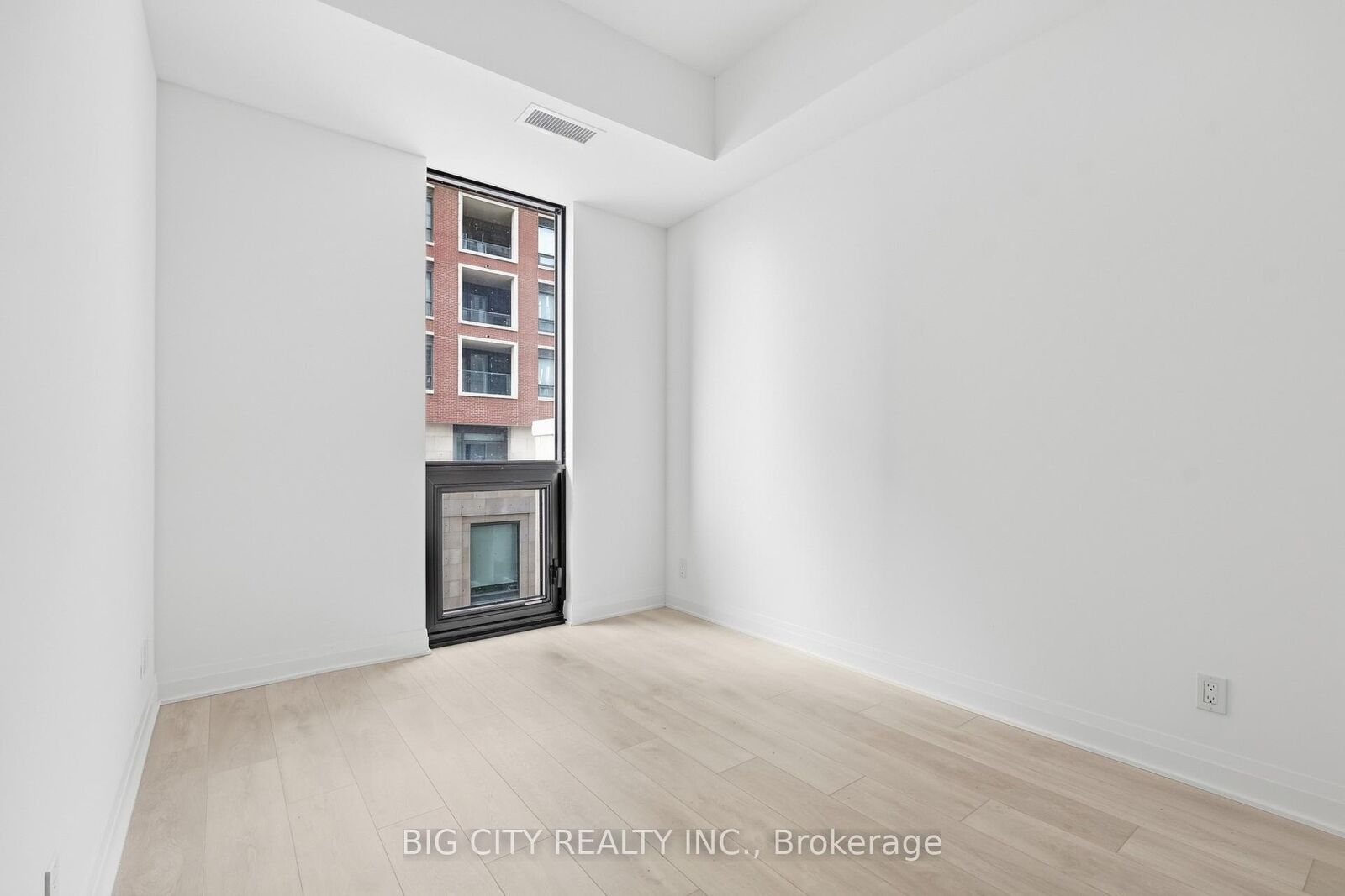 Property Photo:  25 Frederick Todd Way 206  ON M4G 0C6 