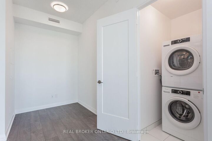 Property Photo:  101 Erskine Avenue 1613  ON M4P 1Y5 