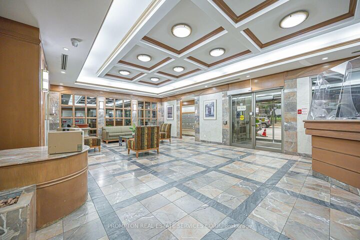 Property Photo:  25 Grenville Street 1705  ON M4Y 2X5 