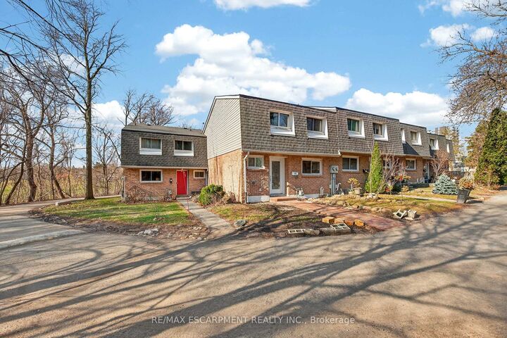 Property Photo:  2050 Upper Middle Road 153  ON L7P 3R9 