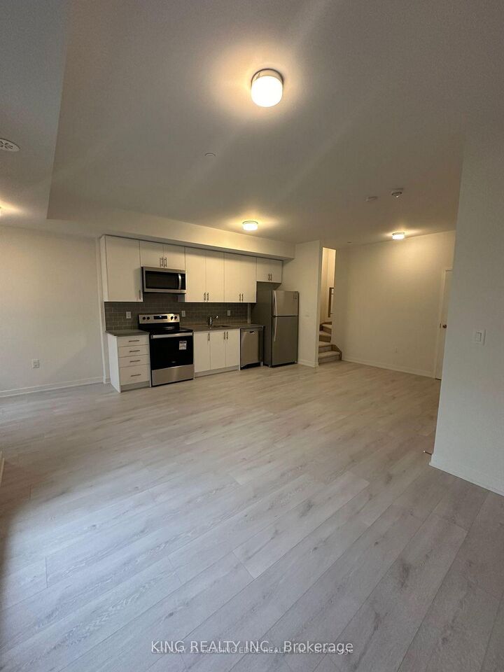 Property Photo:  3409 Ridgeway Drive 32  ON L5L 0B9 