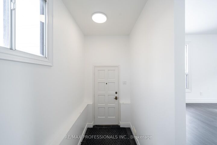 Property Photo:  174 Thirtieth Street Main  ON M8W 3C5 