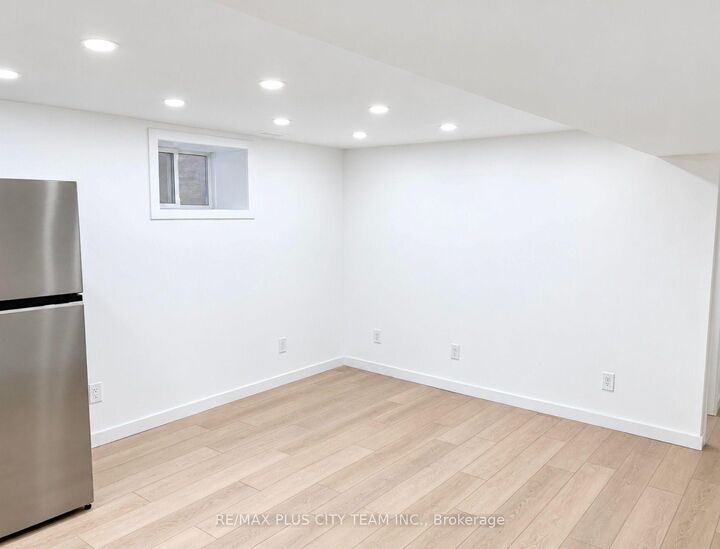 Property Photo:  148 Ascot Avenue Lower  ON M6E 1G4 