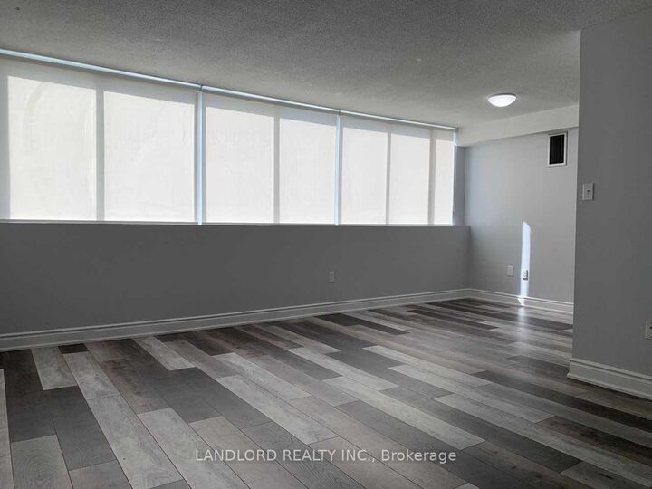 Property Photo:  3590 Kaneff Crescent 405  ON L5A 3X3 