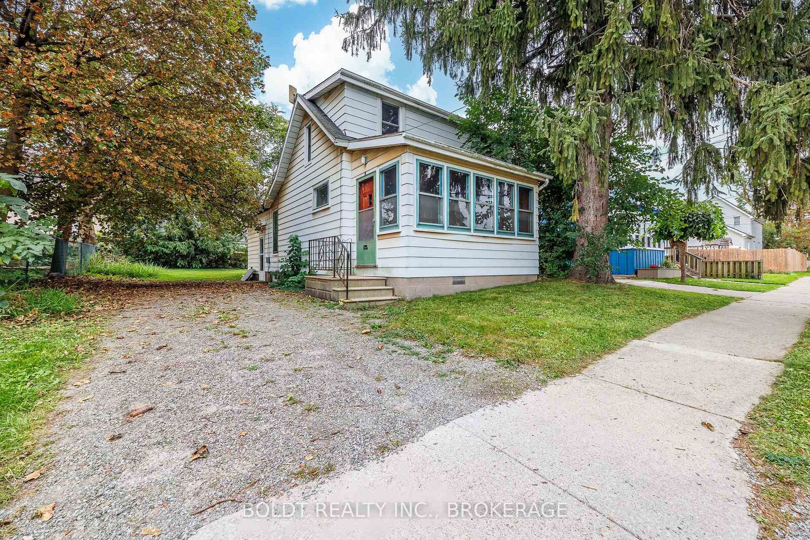 Property Photo:  35 Regent Street  ON L2V 1T5 