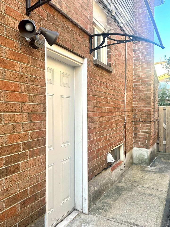 Property Photo:  9 Maresfield Drive N Basement  ON M1V 2W9 
