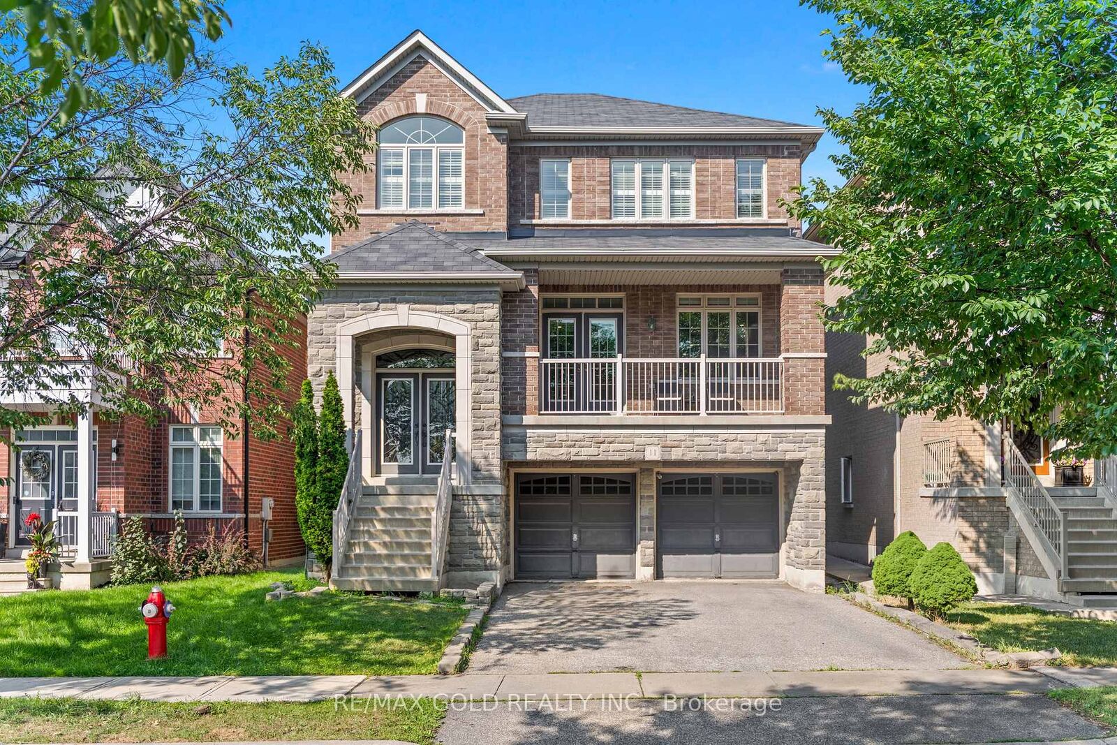 Property Photo: 11 Clearfield Drive ON L6P 3L3
