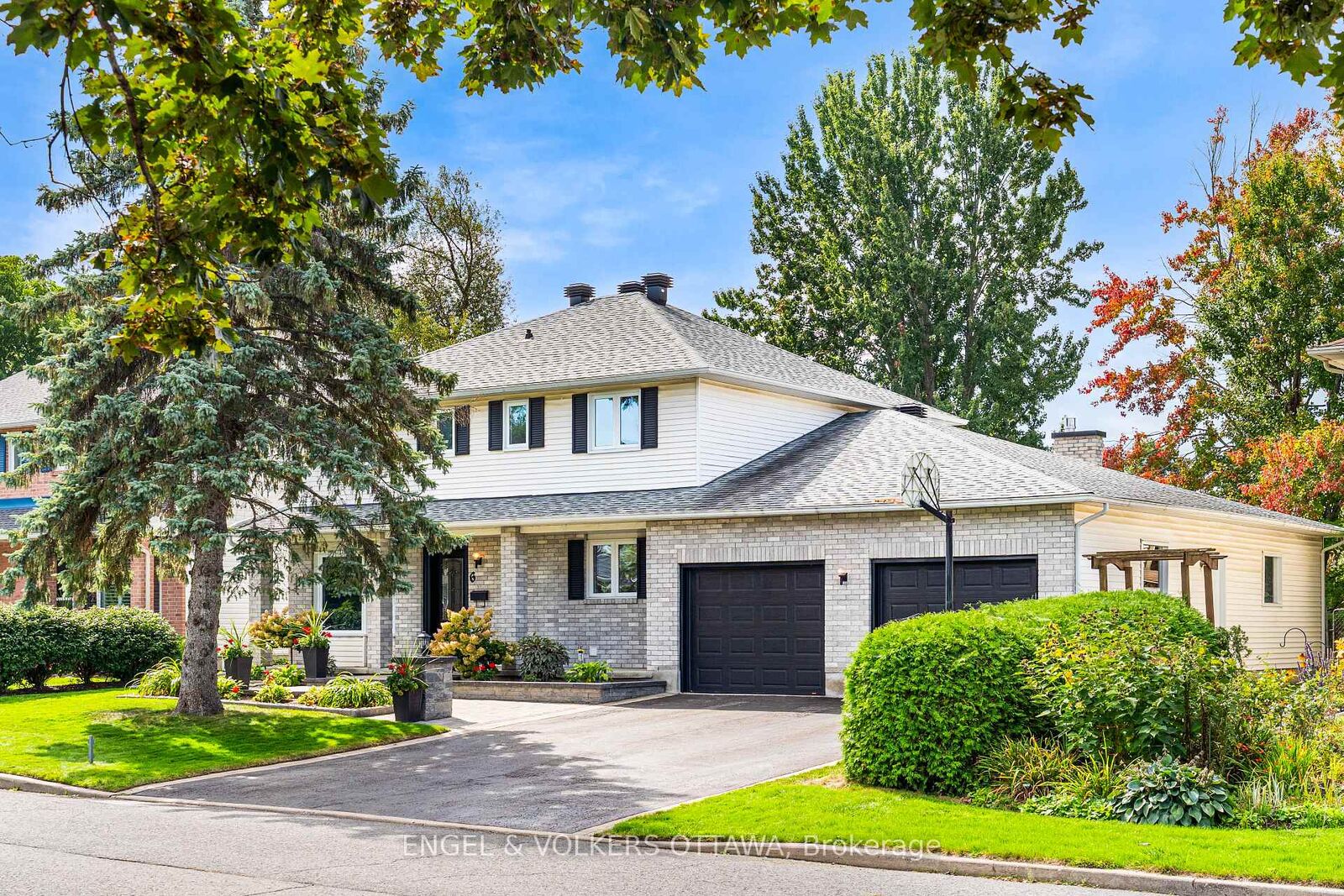 Property Photo:  6 Forest Heights Avenue  ON K2S 0R4 
