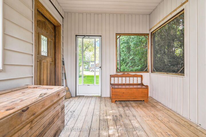 Property Photo:  5 Silvie Street  ON K0J 1P0 