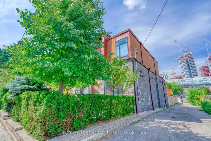Property Photo:  296 Borden Street  ON M5S 2N6 