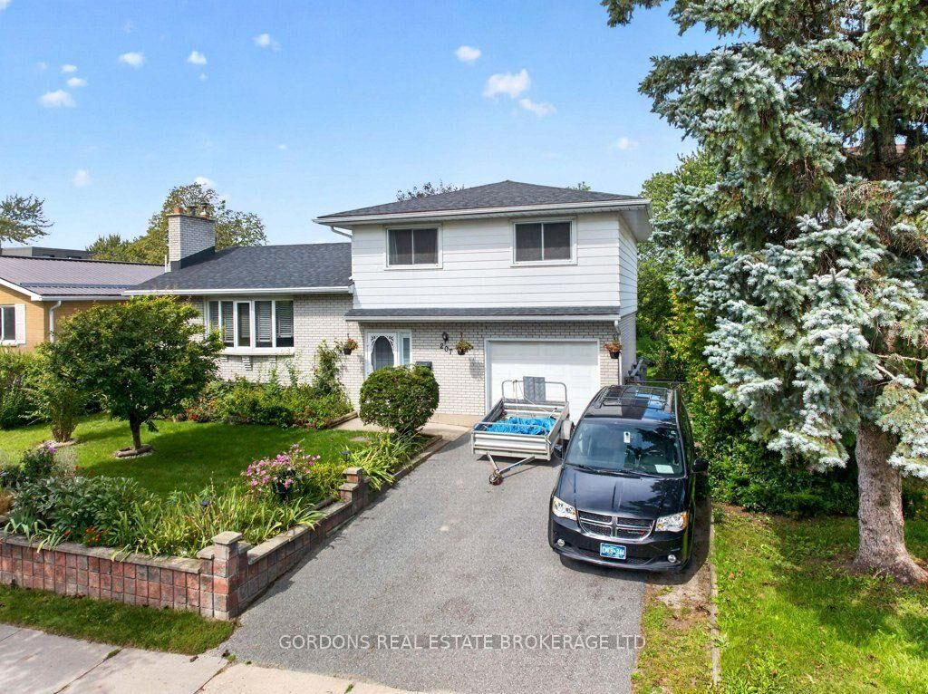Property Photo: 207 Robert Wallace Drive ON K7M 1Y3