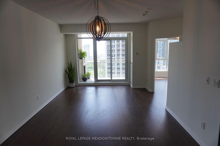 Property Photo:  21 Grand Magazine Street 2305  ON M5V 1B5 