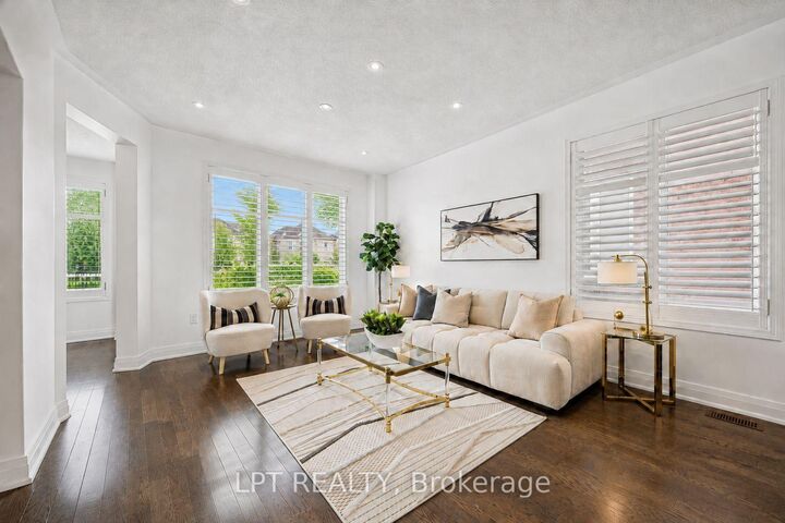 Property Photo:  61 Minerva Avenue  ON M1M 0C2 