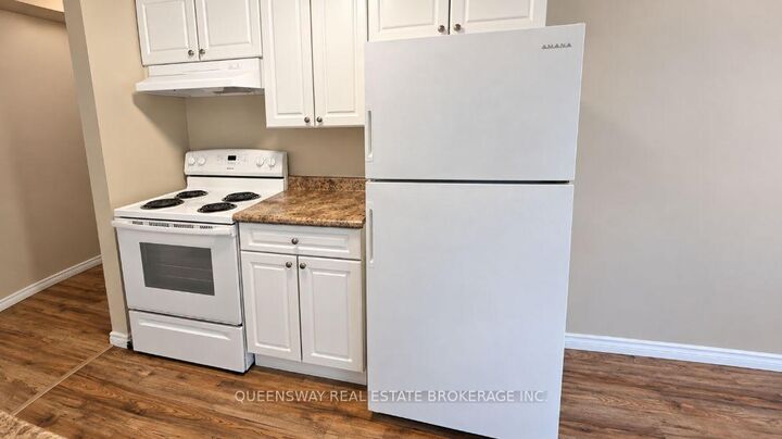 Property Photo: 689 Barber Avenue 5 ON N4W 1S4