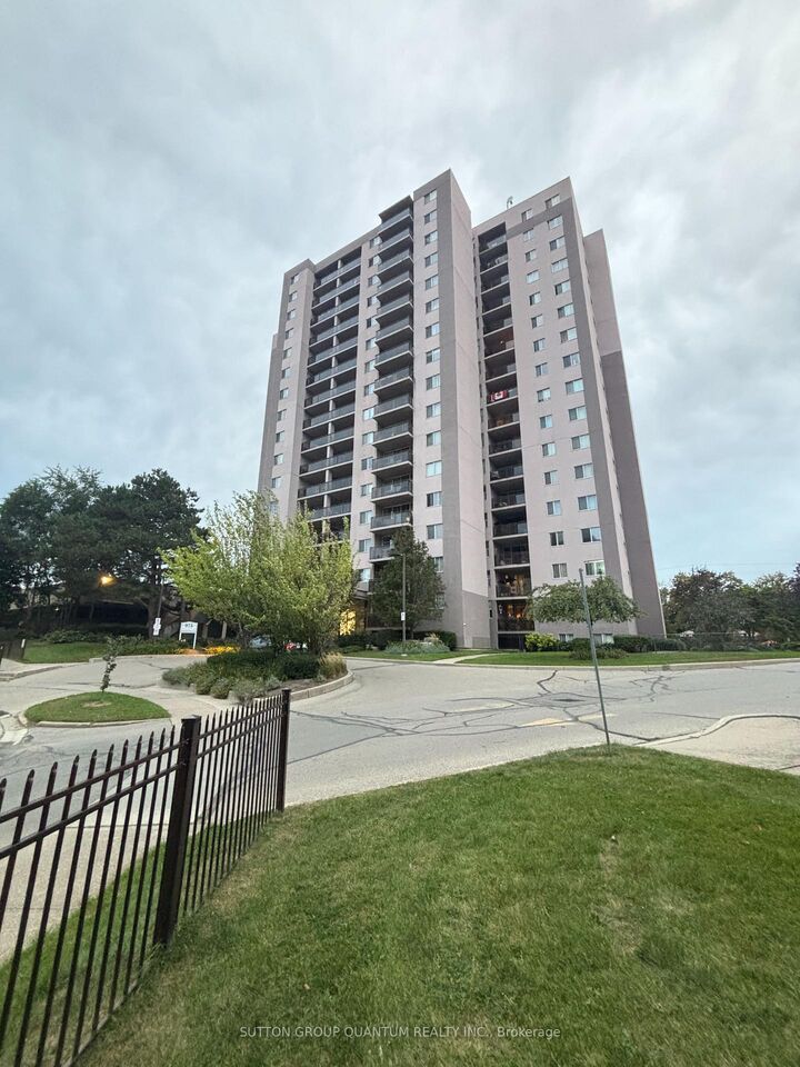 Property Photo:  975 Warwick Court 1210  ON L7T 3Z7 