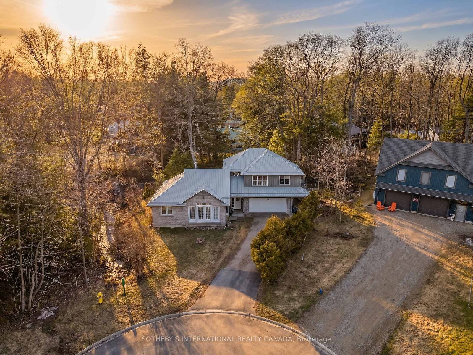 Property Photo:  929 Tanglewood Drive  ON N2Z 2X3 