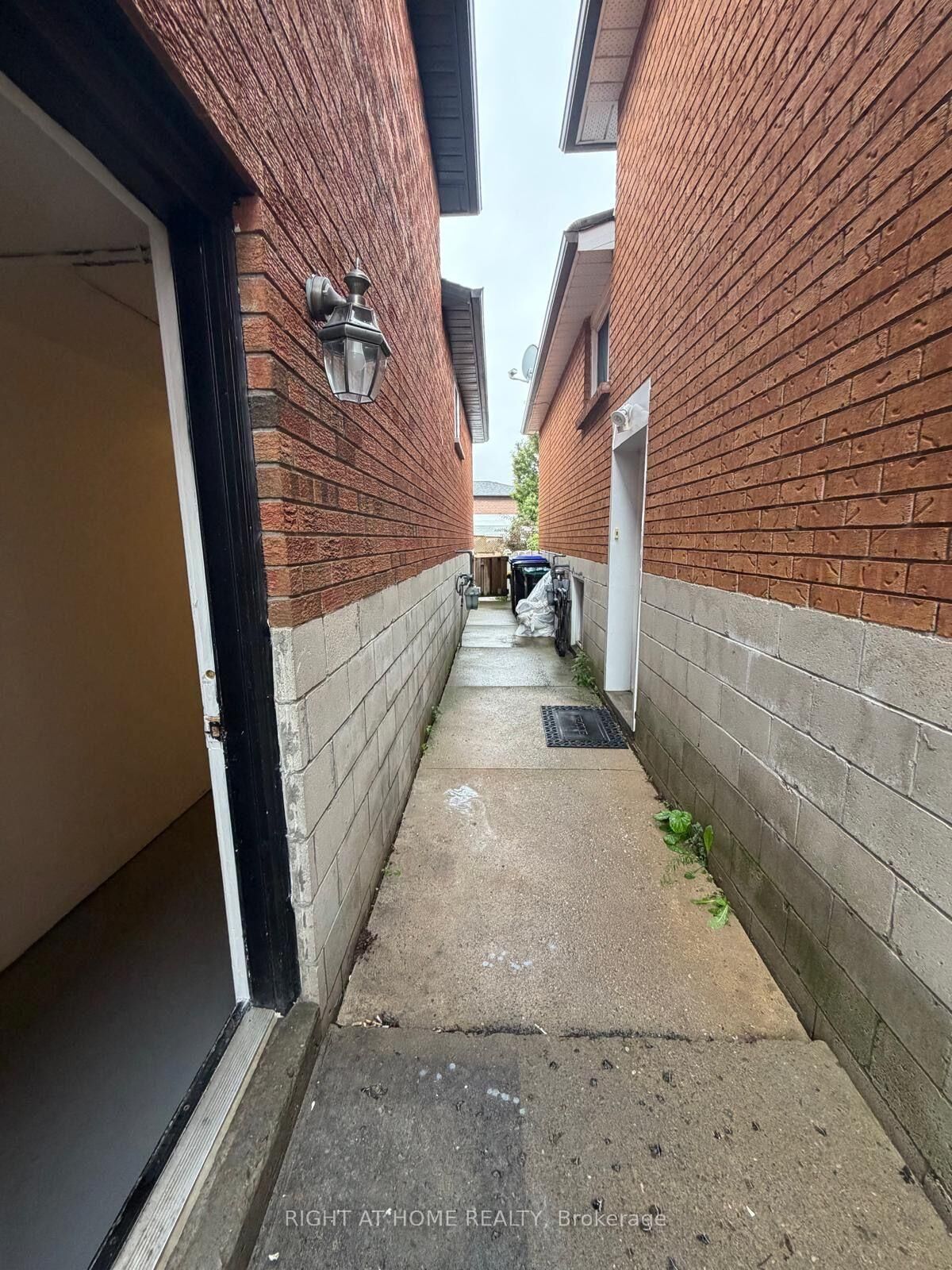 Property Photo:  