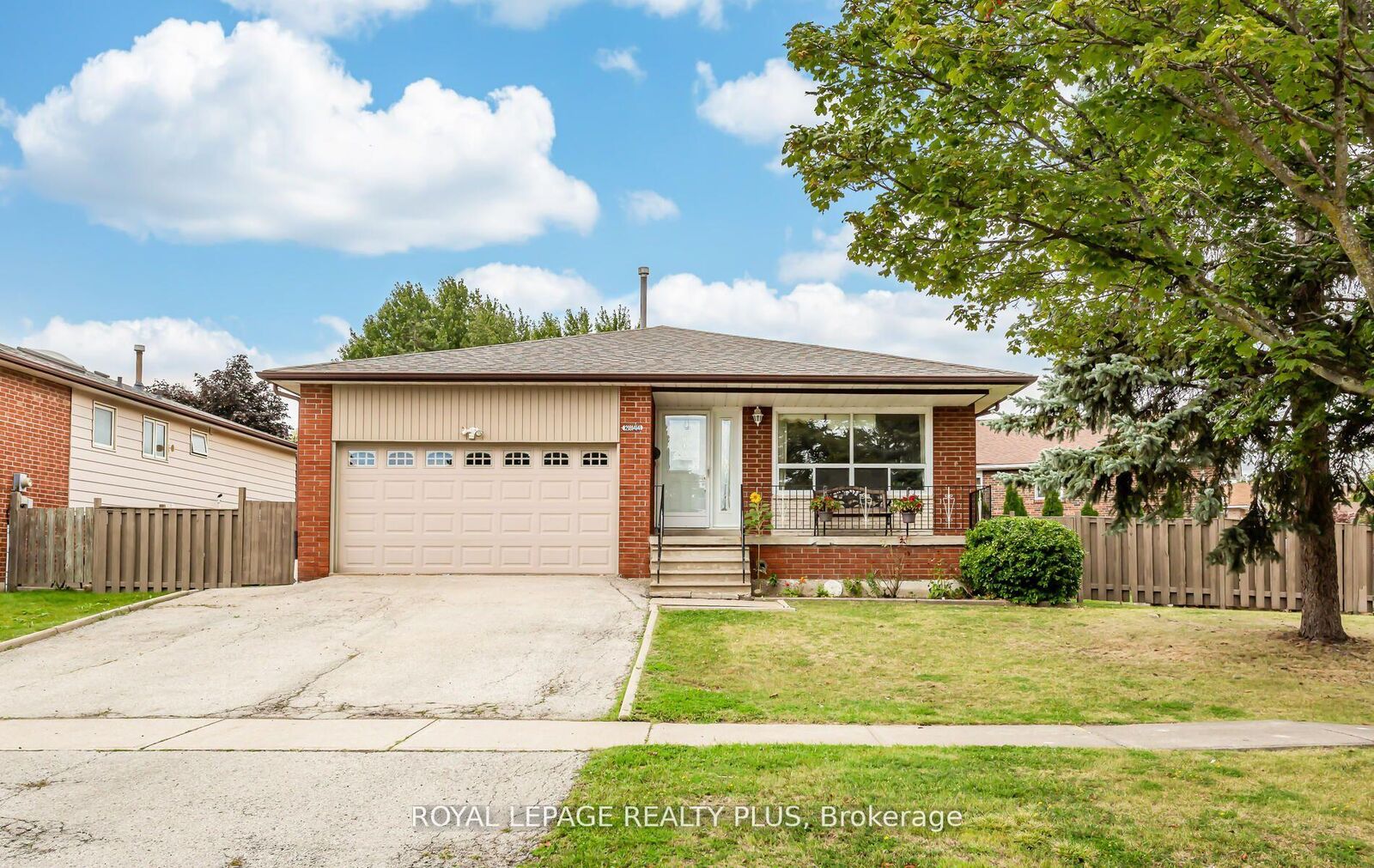 Property Photo:  2844 Kingsberry Crescent Rear  ON L5B 2K9 