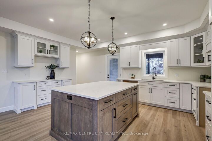 Property Photo:  11424 Bailey Court  ON N0J 1H0 