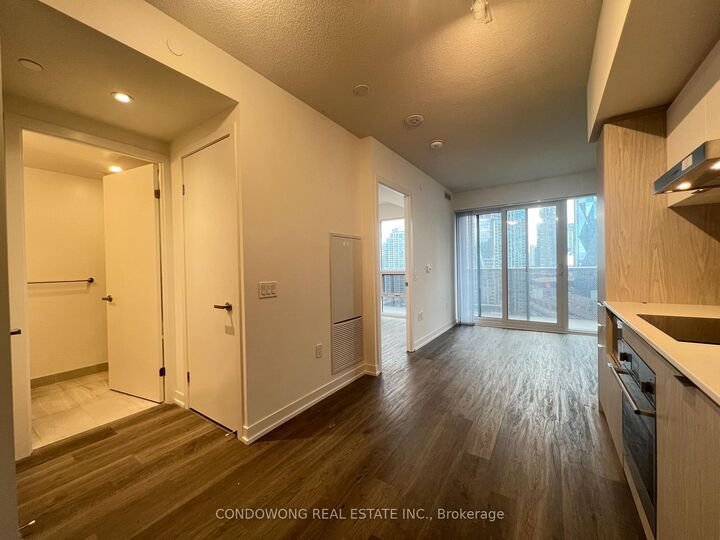 Property Photo:  55 Cooper Street 2112  ON M5E 0G1 