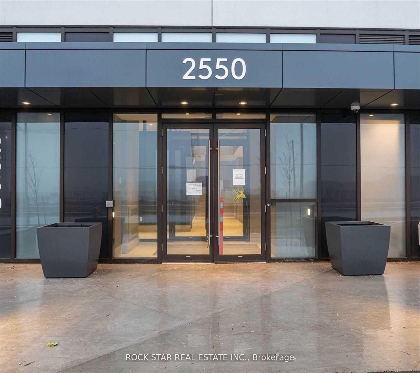 Property Photo:  2550 Simcoe Street N 1817  ON L1L 0R5 