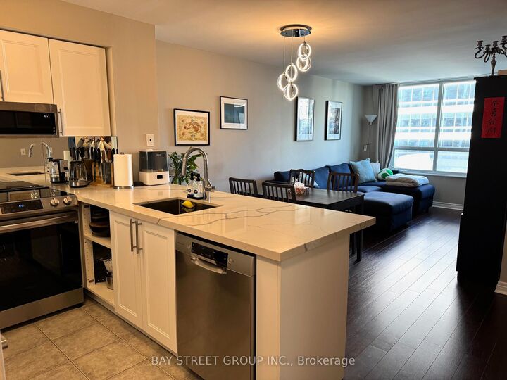 Property Photo:  18 Parkview Avenue 1203  ON M2N 7H7 