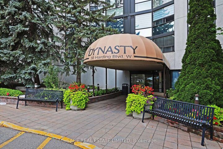 Property Photo:  30 Harding Boulevard W 1015  ON L4C 9M3 