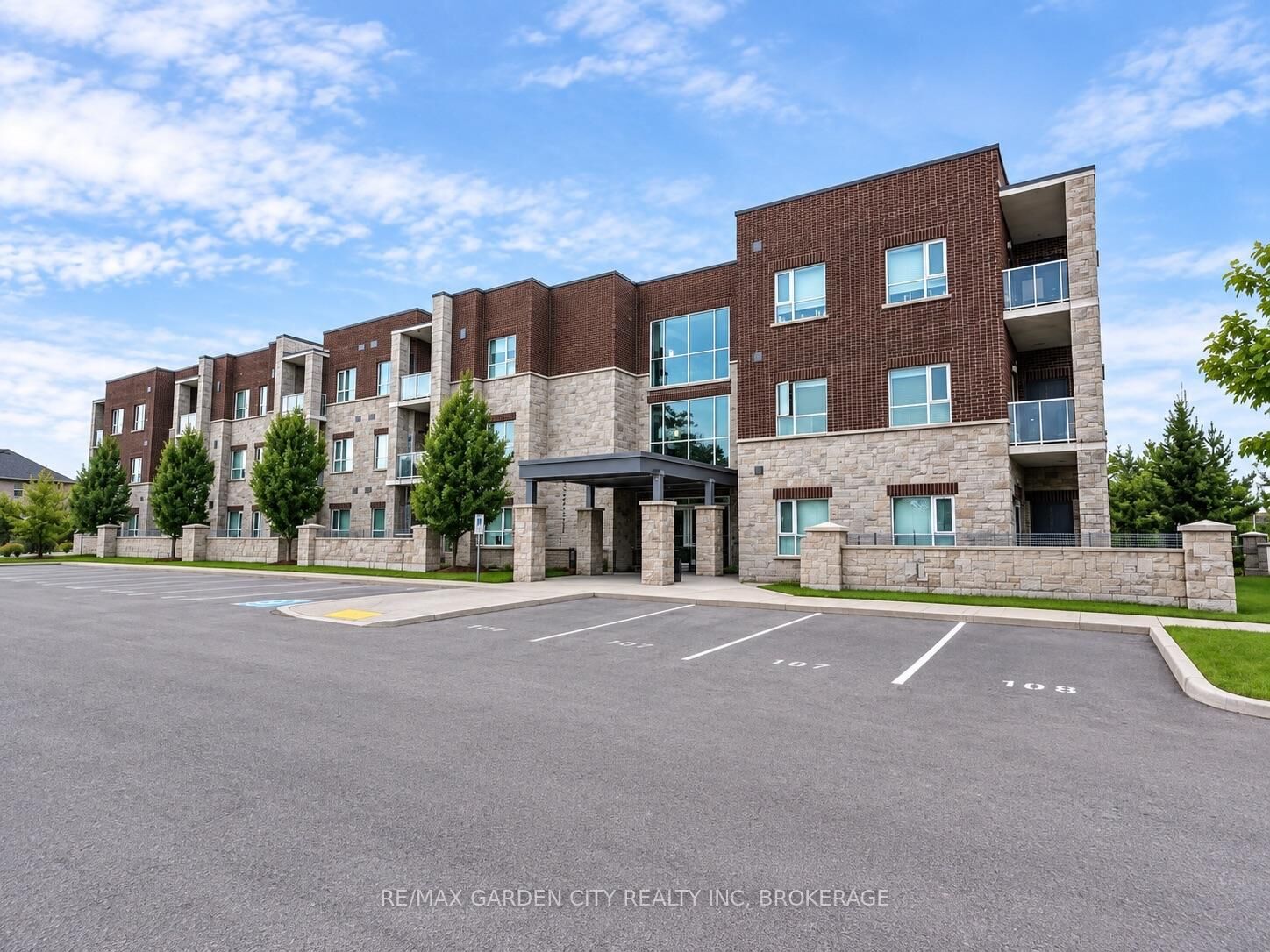 Property Photo:  529 South Pelham Road 304  ON L3C 0H7 