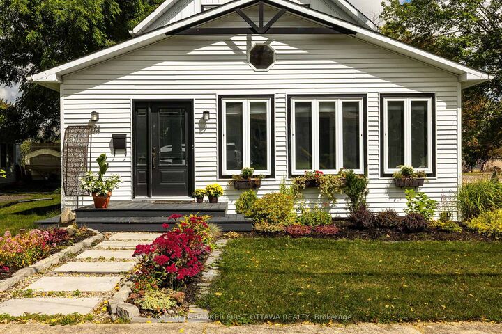 Property Photo:  261 William Street  ON K0A 1A0 