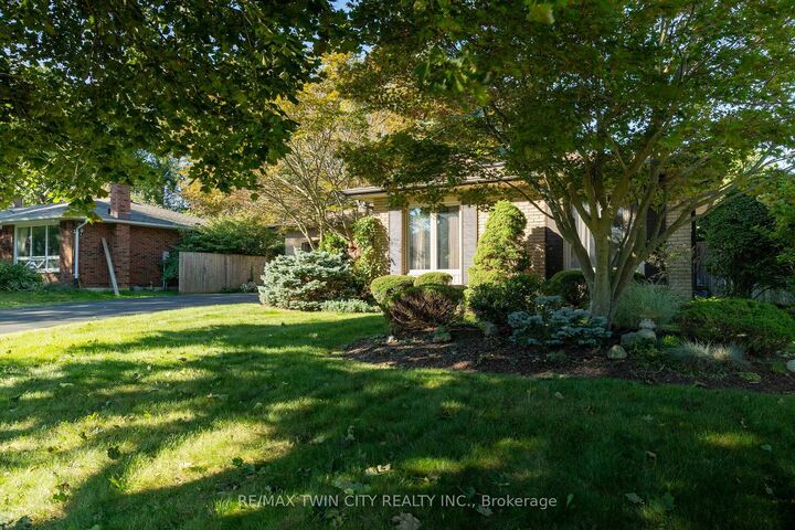 Property Photo:  78 Berkley Crescent  ON N3Y 2K5 