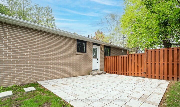 Property Photo:  106 Woodpark Place Basement  ON L3Y 3P6 