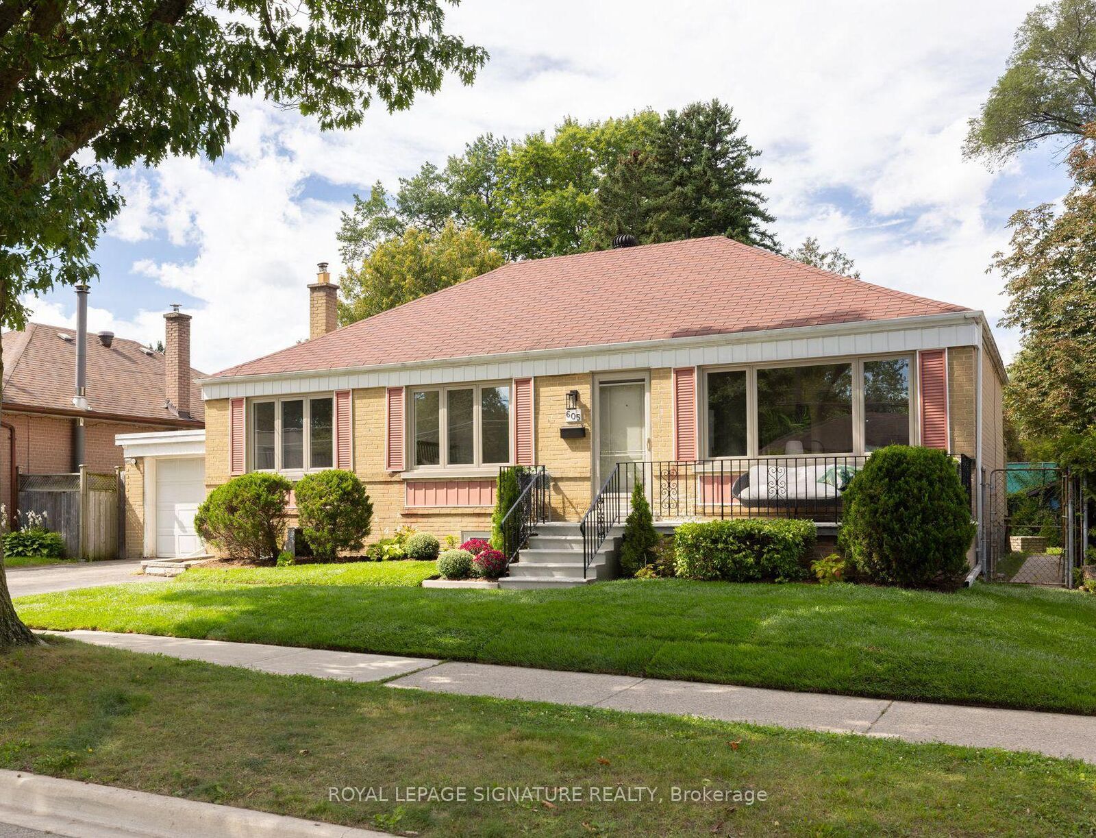 Property Photo: 605 Atwater Avenue ON L5G 2A8
