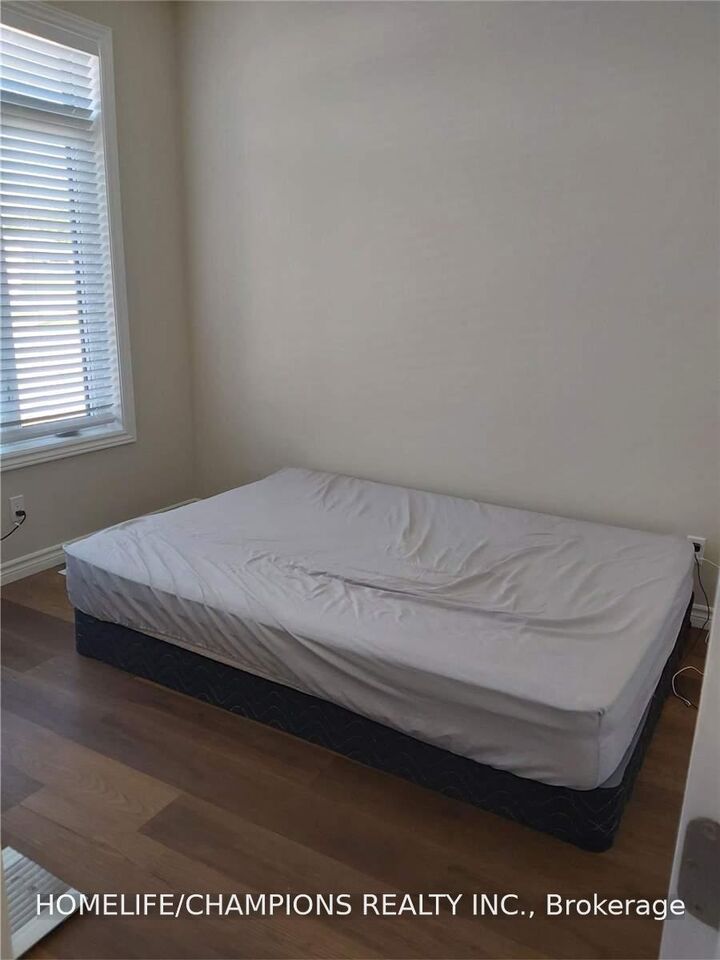 Property Photo:  121 Essex Drive  ON K8N 0S7 