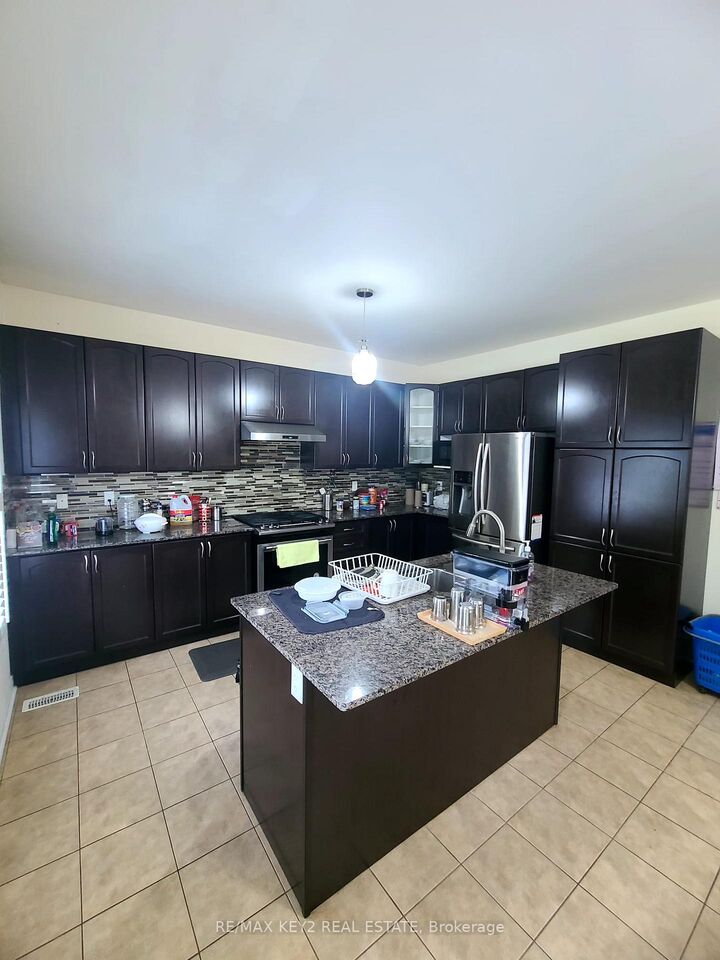 Property Photo:  1601 Dusty Drive Upper  ON L1X 0C9 