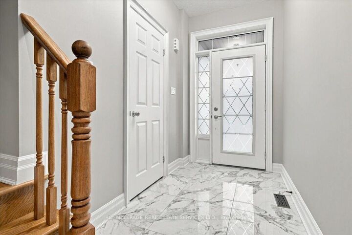 Property Photo:  2328 Whistling Springs Crescent  ON L6M 0C5 