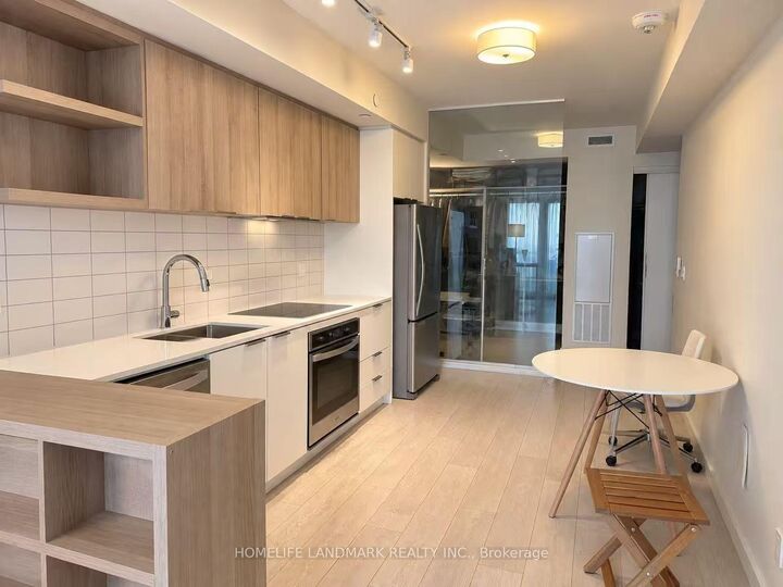 Property Photo:  6 Sonic Way 2105  ON M3C 0P1 