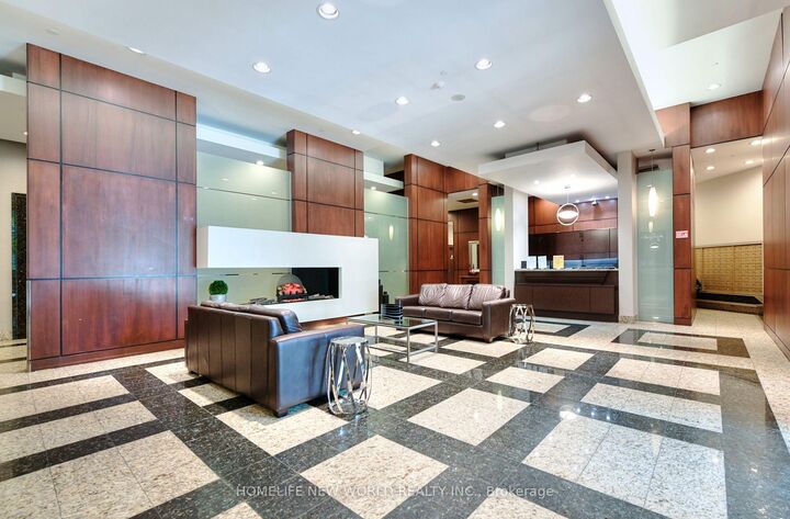 Property Photo:  18 Parkview Avenue 811  ON M2N 7H7 