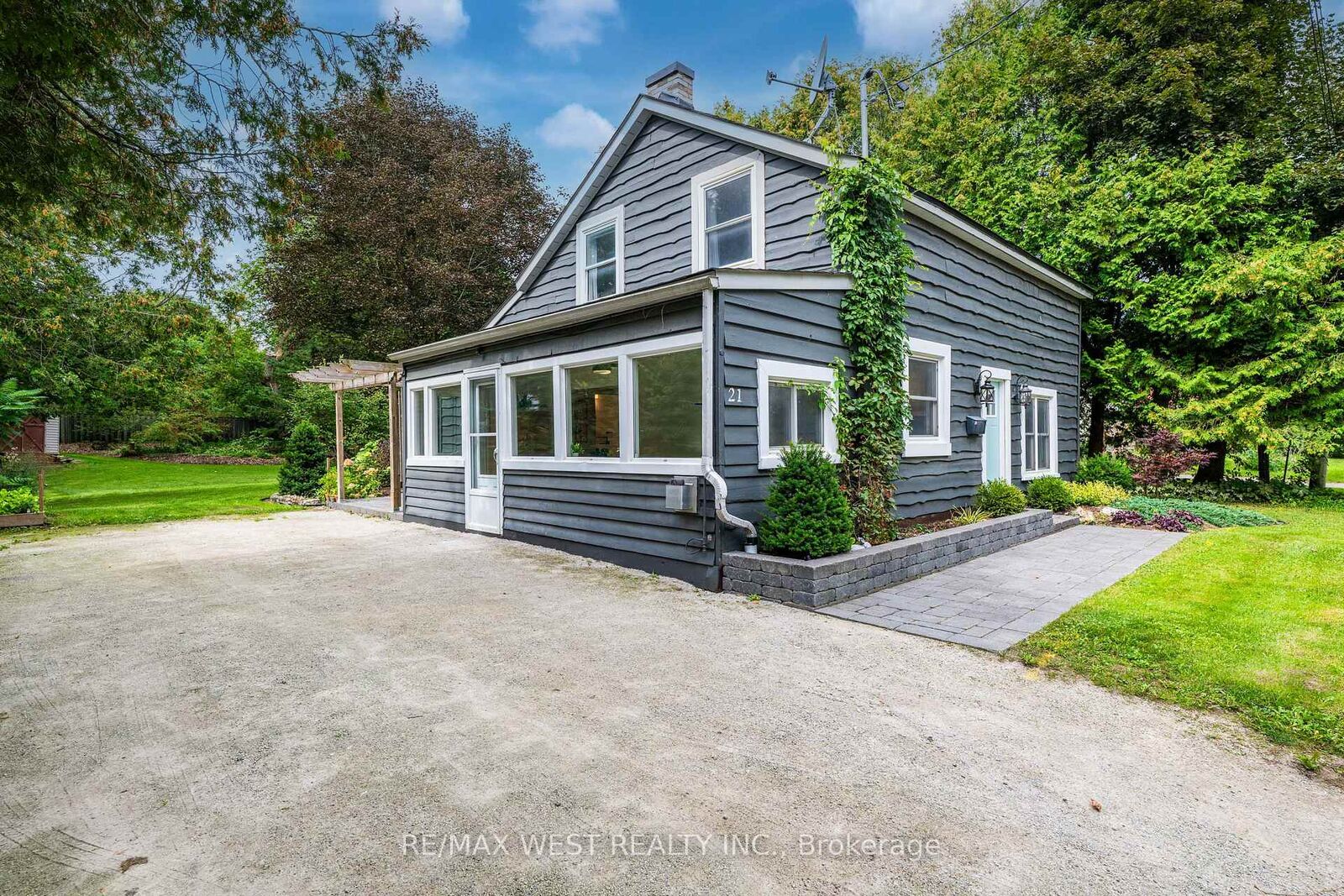 Property Photo:  21 Mill Street  ON L9W 3Z3 