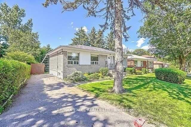 Property Photo:  43 Boothbay Crescent Main  ON L3Y 1Y6 