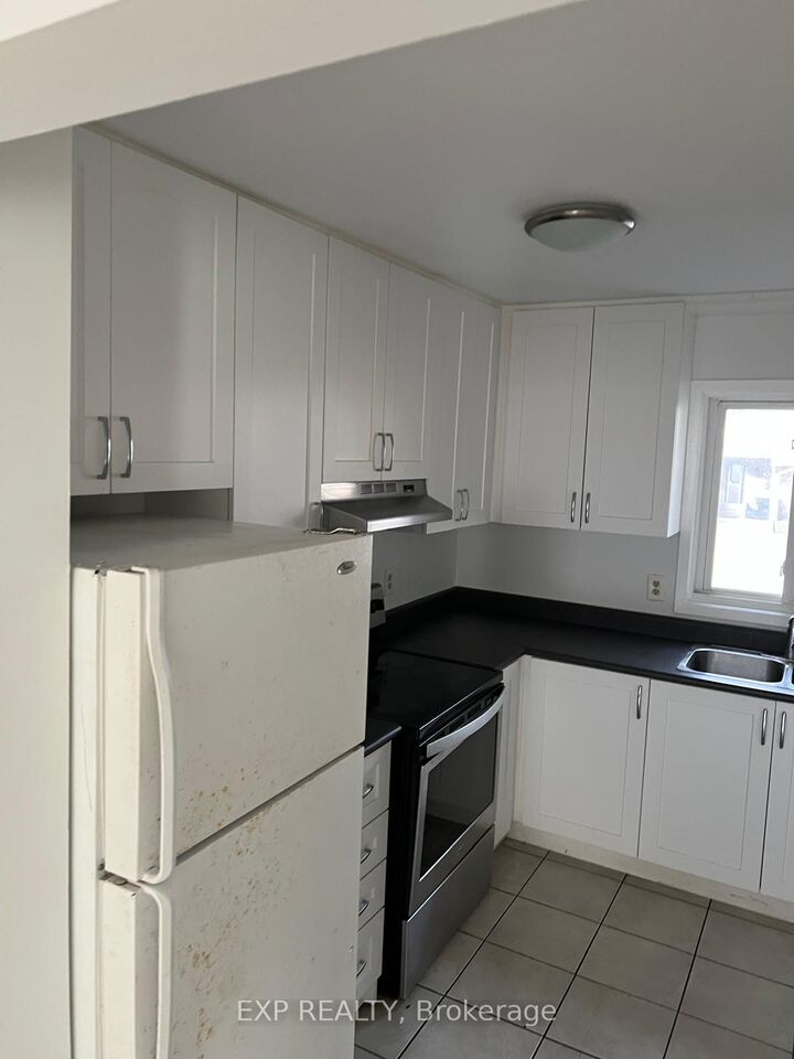 Property Photo:  151 Bonaventure Drive 22  ON N5V 4M1 