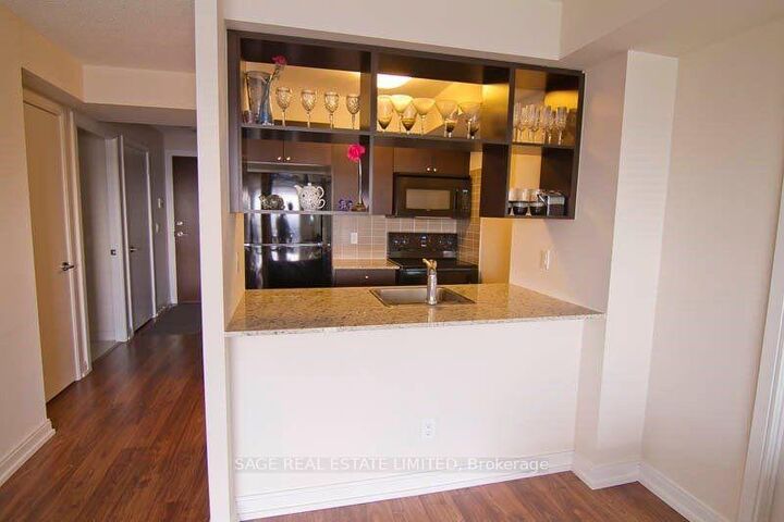 Property Photo:  181 Village Green Square 2415  ON M1S 0K6 