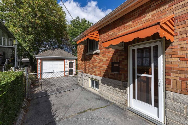 Property Photo:  49 Park Street  ON K7L 1J7 