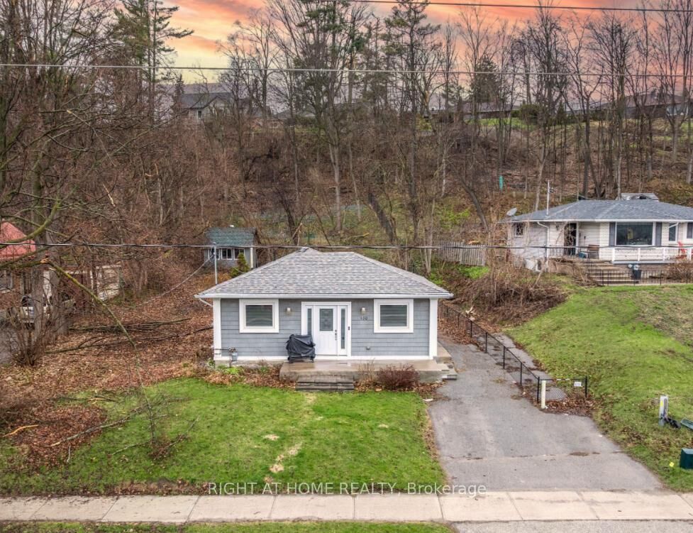Property Photo:  180 Blake Street #1  ON L4M 1K3 