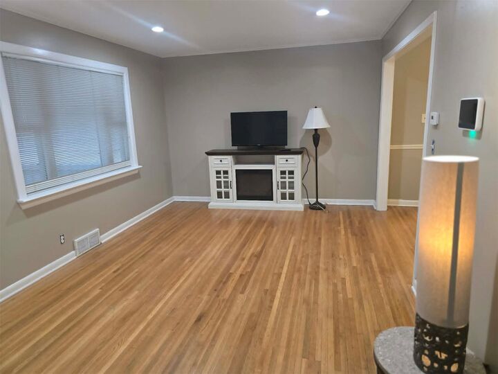 Property Photo: 1729 S Maplewood Avenue OK 74112