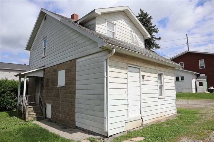 Property Photo:  820-822 Grant St  PA 15701 