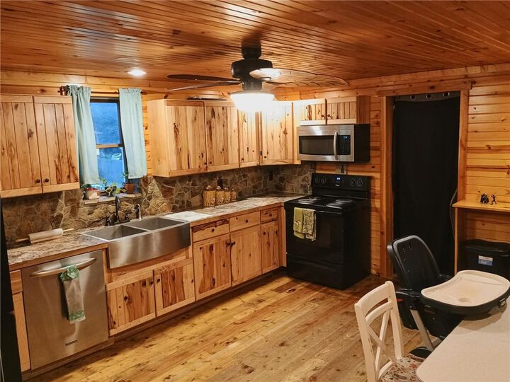 Property Photo:  412 Church St  PA 15956 
