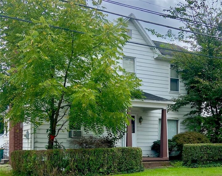 Property Photo:  915 Main St  PA 15650 
