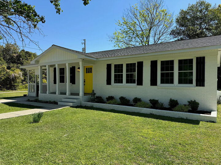 Property Photo: 202 Kershaw Street SE SC 29801